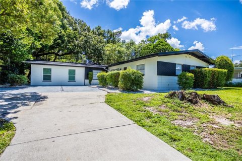 House in Orlando, Florida 4 bedrooms, 190.82 sq.m. № 2095506 - photo 2