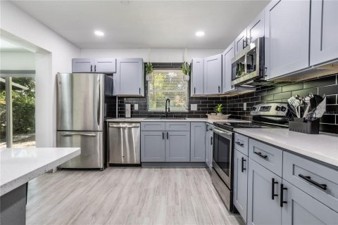 House in Orlando, Florida 4 bedrooms, 190.82 sq.m. № 2095506 - photo 7