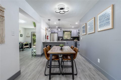 House in Orlando, Florida 4 bedrooms, 190.82 sq.m. № 2095506 - photo 6