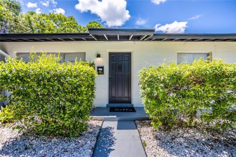 House in Orlando, Florida 4 bedrooms, 190.82 sq.m. № 2095506 - photo 3
