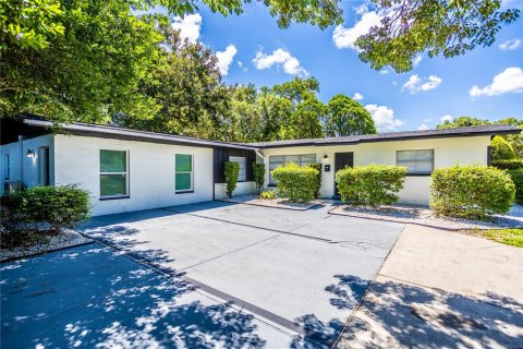 House in Orlando, Florida 4 bedrooms, 190.82 sq.m. № 2095506 - photo 1
