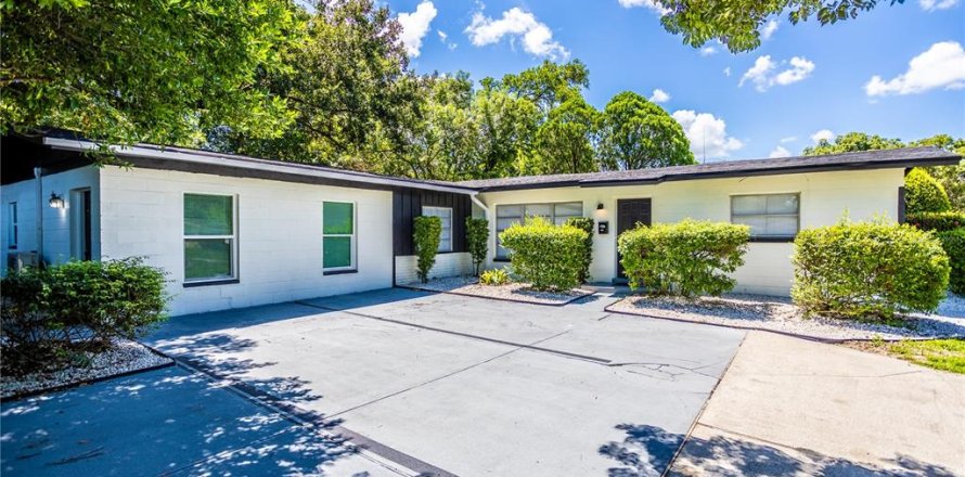 House in Orlando, Florida 4 bedrooms, 190.82 sq.m. № 2095506