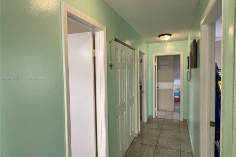 Townhouse in Cutler Bay, Florida 3 bedrooms, 127.18 sq.m. № 2005044 - photo 15