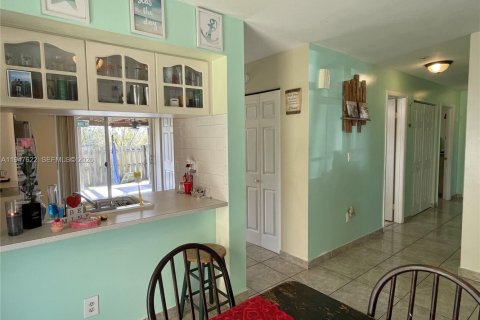 Townhouse in Cutler Bay, Florida 3 bedrooms, 127.18 sq.m. № 2005044 - photo 7