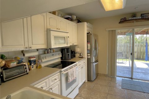 Townhouse in Cutler Bay, Florida 3 bedrooms, 127.18 sq.m. № 2005044 - photo 8