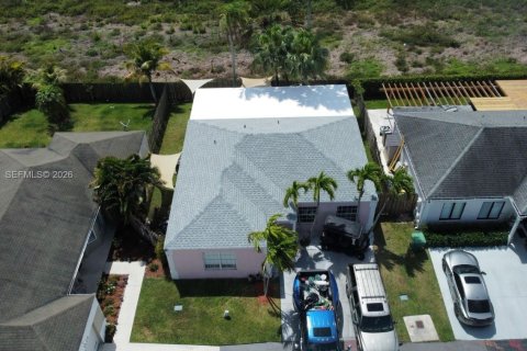 Townhouse in Cutler Bay, Florida 3 bedrooms, 127.18 sq.m. № 2005044 - photo 4