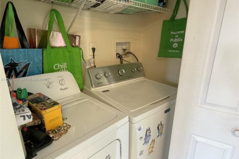 Townhouse in Cutler Bay, Florida 3 bedrooms, 127.18 sq.m. № 2005044 - photo 10