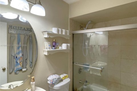 Townhouse in Cutler Bay, Florida 3 bedrooms, 127.18 sq.m. № 2005044 - photo 16