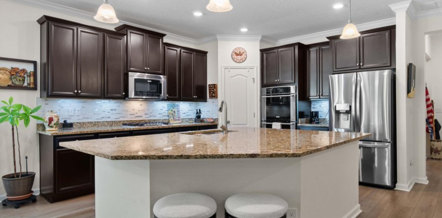 House in Jacksonville, Florida 4 bedrooms, 214.42 sq.m. № 829478