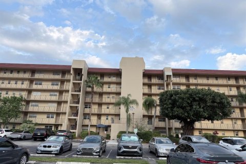 Condo in Lake Worth, Florida, 2 bedrooms № 2188093