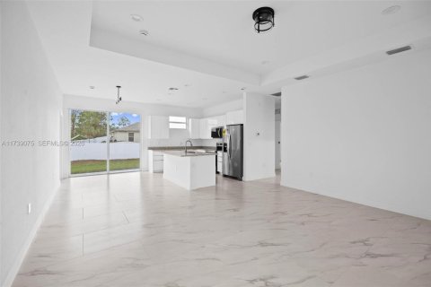 Casa en venta en Lehigh Acres, Florida, 3 dormitorios, 152.17 m2 № 1944818 - foto 9