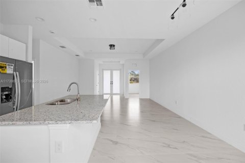 Casa en venta en Lehigh Acres, Florida, 3 dormitorios, 152.17 m2 № 1944818 - foto 12