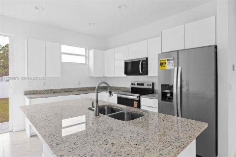 Casa en venta en Lehigh Acres, Florida, 3 dormitorios, 152.17 m2 № 1944818 - foto 17