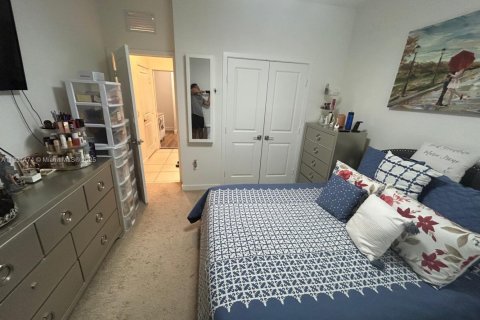 Commercial property in Homestead, Florida 1 bedroom, 250.46 sq.m. № 1953308 - photo 1