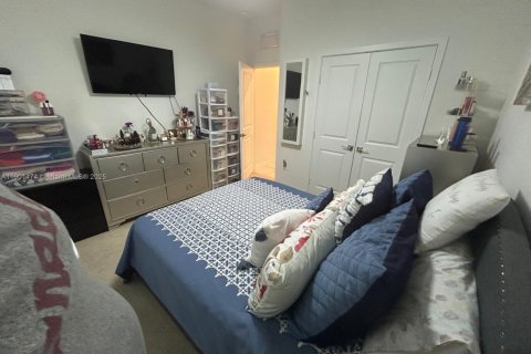 Commercial property in Homestead, Florida 1 bedroom, 250.46 sq.m. № 1953308 - photo 4