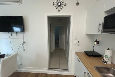 Commercial property in Homestead, Florida 1 bedroom, 250.46 sq.m. № 1953308 - photo 13