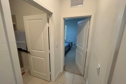 Commercial property in Homestead, Florida 1 bedroom, 250.46 sq.m. № 1953308 - photo 5