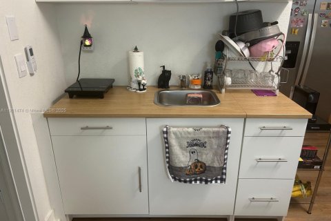 Commercial property in Homestead, Florida 1 bedroom, 250.46 sq.m. № 1953308 - photo 11