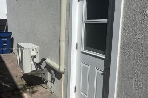 Commercial property in Homestead, Florida 1 bedroom, 250.46 sq.m. № 1953308 - photo 14