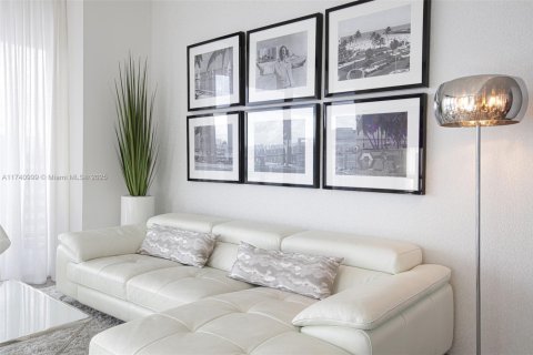 Condominio en venta en Miami, Florida, 3 dormitorios, 153.75 m2 № 1489599 - foto 17