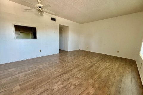 Copropriété à louer à Clearwater, Floride: 1 chambre, 76.64 m2 № 2148871 - photo 4