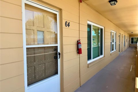 Copropriété à louer à Clearwater, Floride: 1 chambre, 76.64 m2 № 2148871 - photo 2