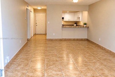Copropriété à louer à Hialeah, Floride: 1 chambre, 80.82 m2 № 2397414 - photo 6