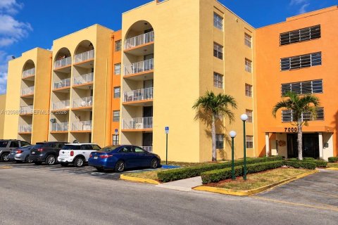 Copropriété à louer à Hialeah, Floride: 1 chambre, 80.82 m2 № 2397414 - photo 2