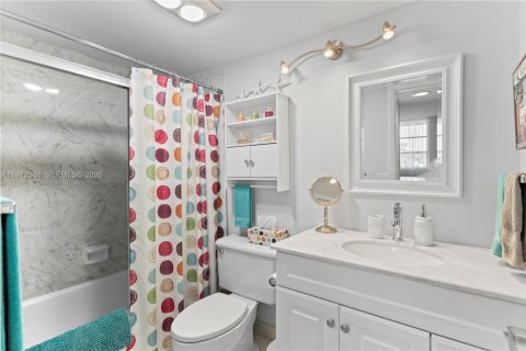 Condominio en venta en Pembroke Pines, Florida, 2 dormitorios, 108.7 m2 № 2032811 - foto 23