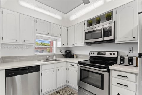 Condominio en venta en Pembroke Pines, Florida, 2 dormitorios, 108.7 m2 № 2032811 - foto 2