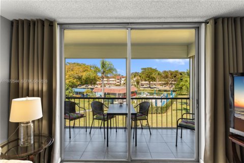 Condominio en venta en Pembroke Pines, Florida, 2 dormitorios, 108.7 m2 № 2032811 - foto 18