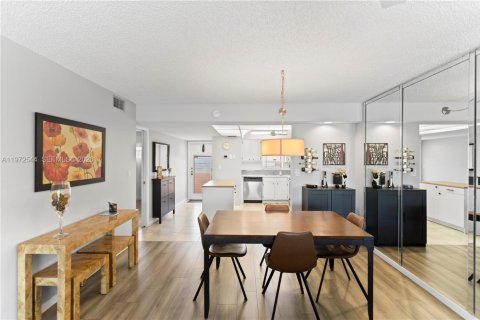 Condominio en venta en Pembroke Pines, Florida, 2 dormitorios, 108.7 m2 № 2032811 - foto 6