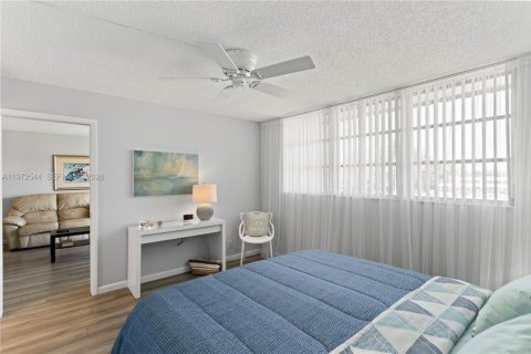 Condominio en venta en Pembroke Pines, Florida, 2 dormitorios, 108.7 m2 № 2032811 - foto 26