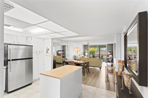 Condominio en venta en Pembroke Pines, Florida, 2 dormitorios, 108.7 m2 № 2032811 - foto 5