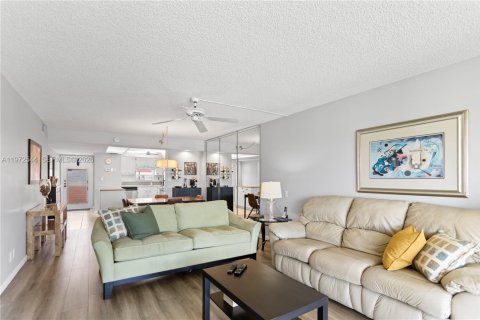 Condominio en venta en Pembroke Pines, Florida, 2 dormitorios, 108.7 m2 № 2032811 - foto 10