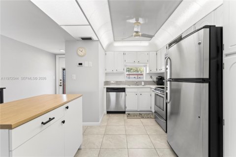 Condominio en Pembroke Pines, Florida, 2 dormitorios № 2032811