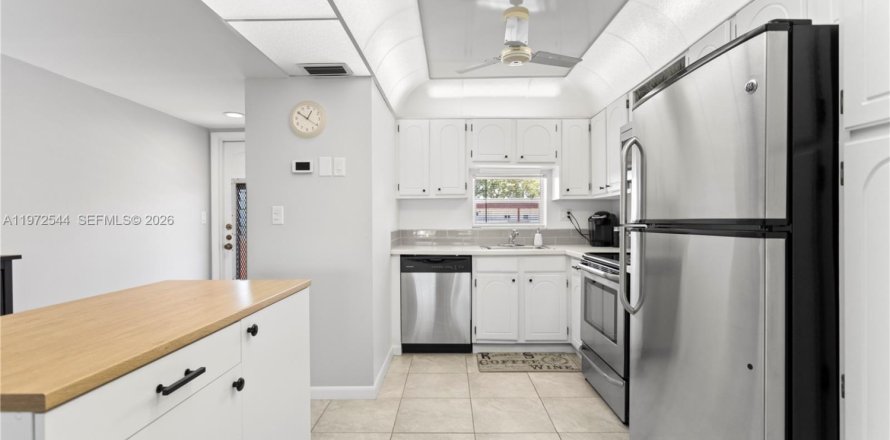 Condominio en Pembroke Pines, Florida, 2 dormitorios № 2032811