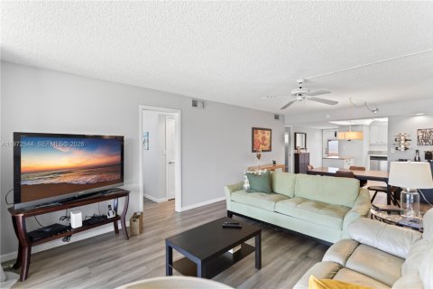 Condominio en venta en Pembroke Pines, Florida, 2 dormitorios, 108.7 m2 № 2032811 - foto 13