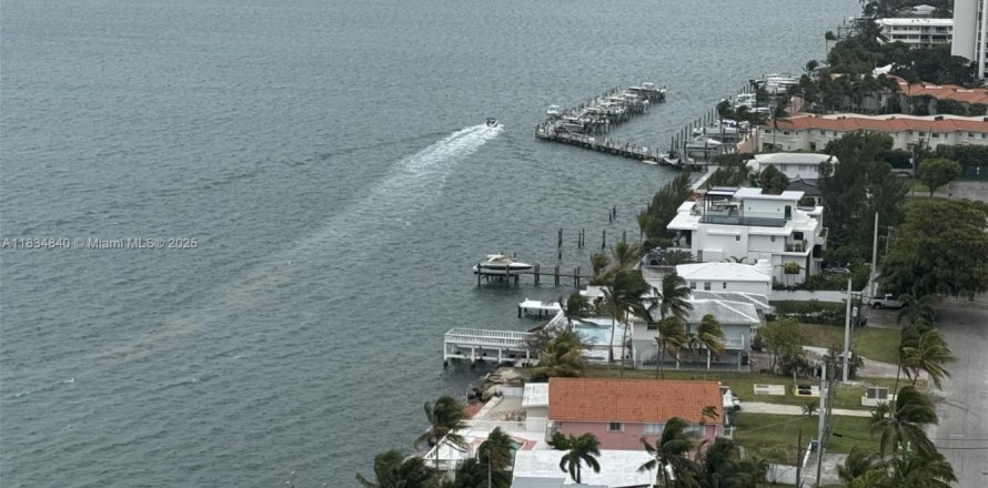 Villa ou maison à Miami, Floride 4 chambres, 250.09 m2 № 1820343