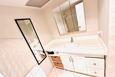 Copropriété à vendre à Sunny Isles Beach, Floride: 55.28 m2 № 1998761 - photo 20