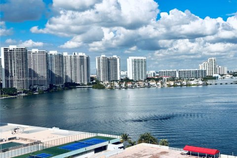 Studio in the Condo in Sunny Isles Beach, Florida  № 1998761