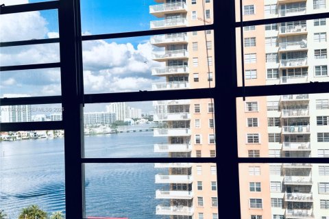 Copropriété à vendre à Sunny Isles Beach, Floride: 55.28 m2 № 1998761 - photo 22