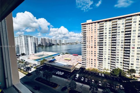 Copropriété à vendre à Sunny Isles Beach, Floride: 55.28 m2 № 1998761 - photo 23