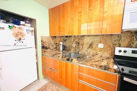 Copropriété à vendre à Sunny Isles Beach, Floride: 55.28 m2 № 1998761 - photo 11