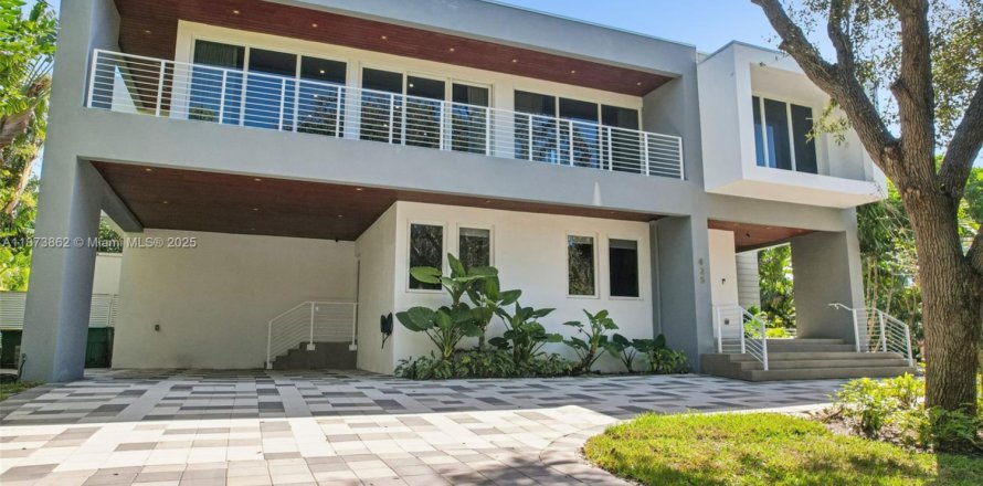 Casa en Key Biscayne, Florida 7 dormitorios, 424.1 m2 № 1895907