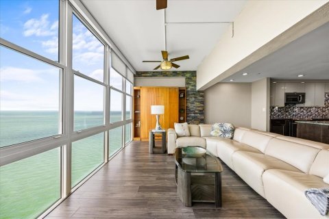 Condo in Saint Petersburg, Florida, 1 bedroom  № 1722997 - photo 3