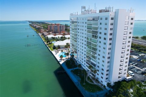 Condo in Saint Petersburg, Florida, 1 bedroom  № 1722997 - photo 1
