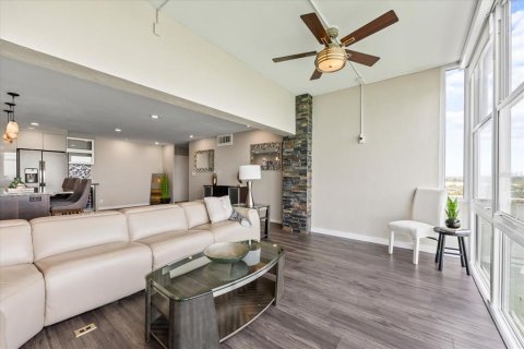 Condo in Saint Petersburg, Florida, 1 bedroom  № 1722997 - photo 16