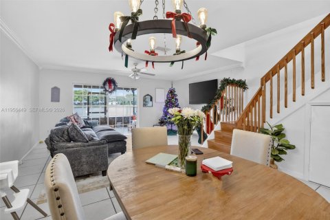 House in Pembroke Pines, Florida 2 bedrooms, 113.71 sq.m. № 2010632 - photo 10