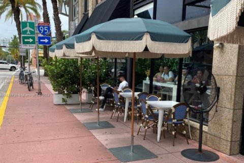 Propiedad comercial en venta en Miami Beach, Florida № 1939632 - foto 2